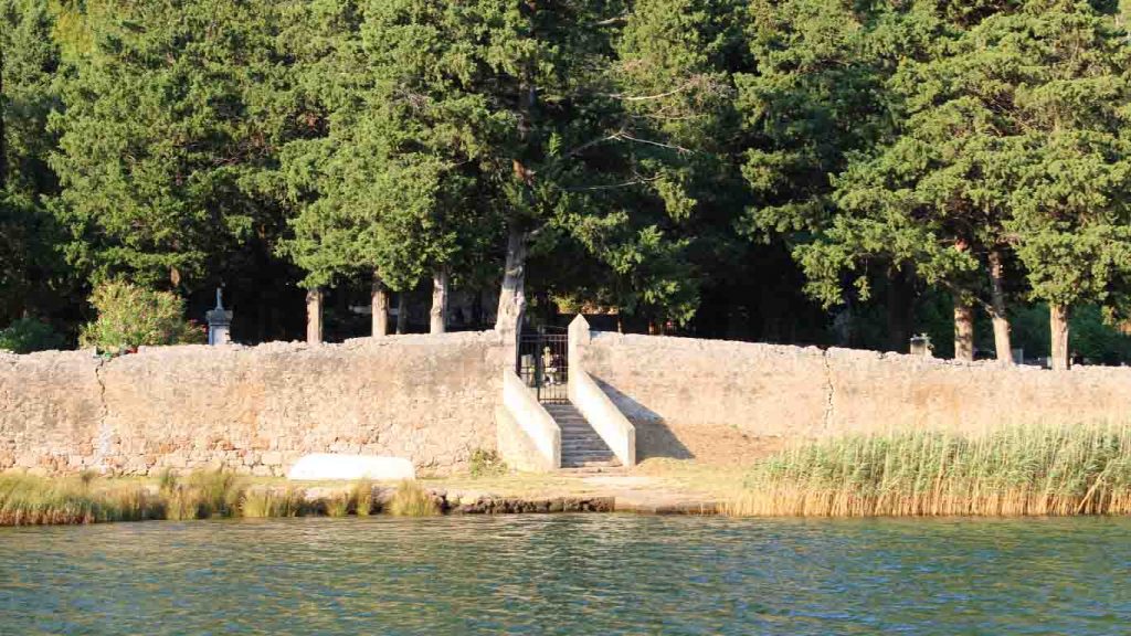 Cemetery near Obrovac Zrmanja canyon